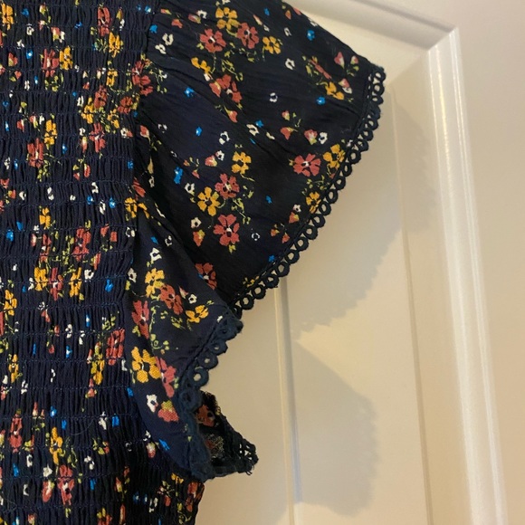 I the wind black blouse floral top small - Picture 2 of 7